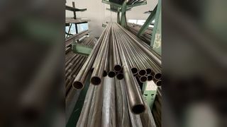 Tuberías de cobre-níquel: resistencia superior a la corrosión del agua de mar para sistemas marinos.